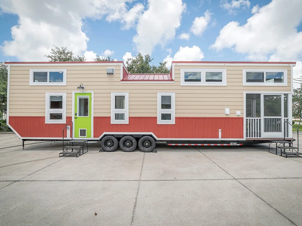 Cette tiny house construite sur mesure tire le meilleur parti de l’espace disponible pour accueillir sept personnes.