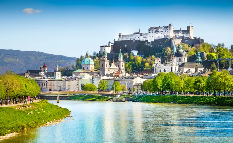 Top 10 des destinations touristiques les plus prisées en 2023 - plare. iStock 509641529 - plare.