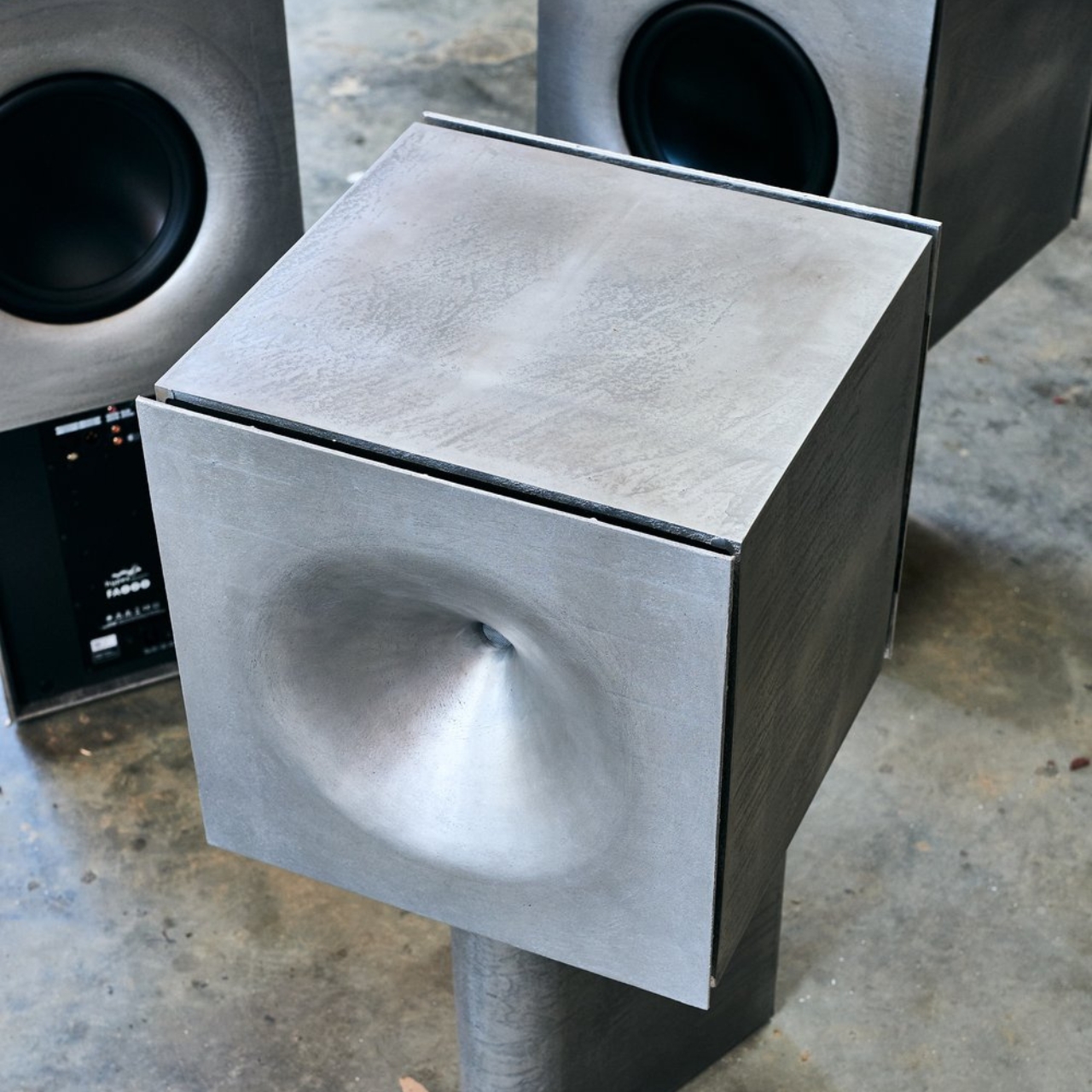 1730910465 958 Le haut parleur en metal moule est fabrique en aluminium marin - plare.