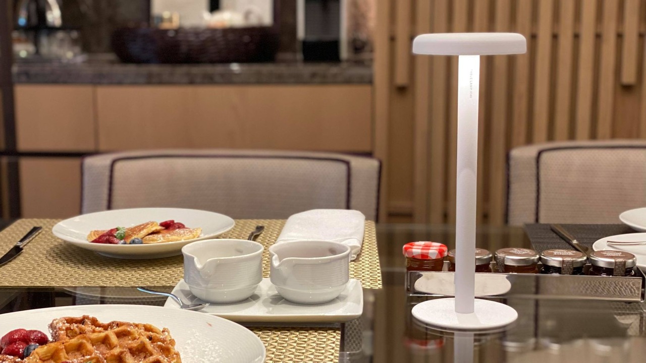1731032133 226 La meilleure lampe minimaliste portable avec un eclairage elegant et - plare.