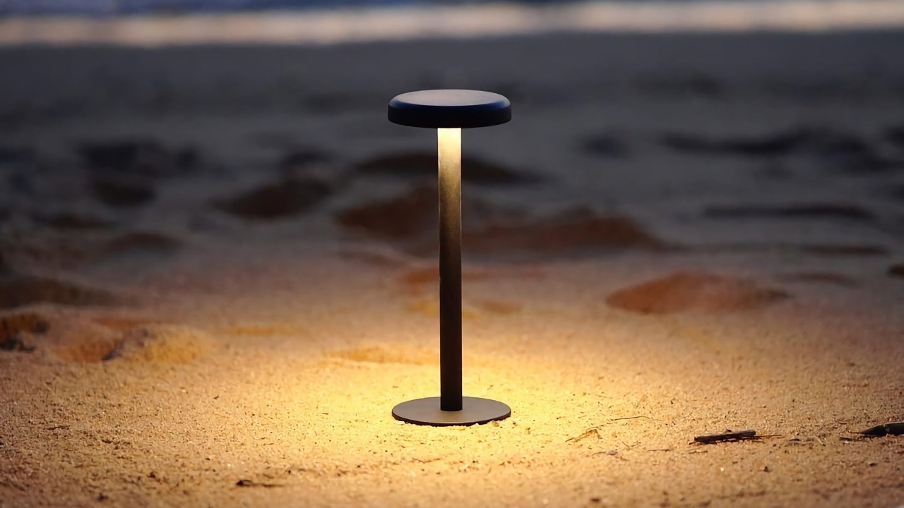 1731032137 473 La meilleure lampe minimaliste portable avec un eclairage elegant et - plare.