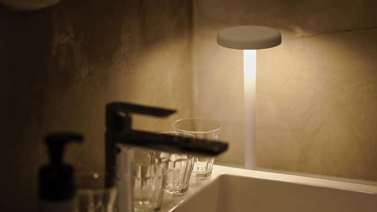 1731032137 60 La meilleure lampe minimaliste portable avec un eclairage elegant et - plare.