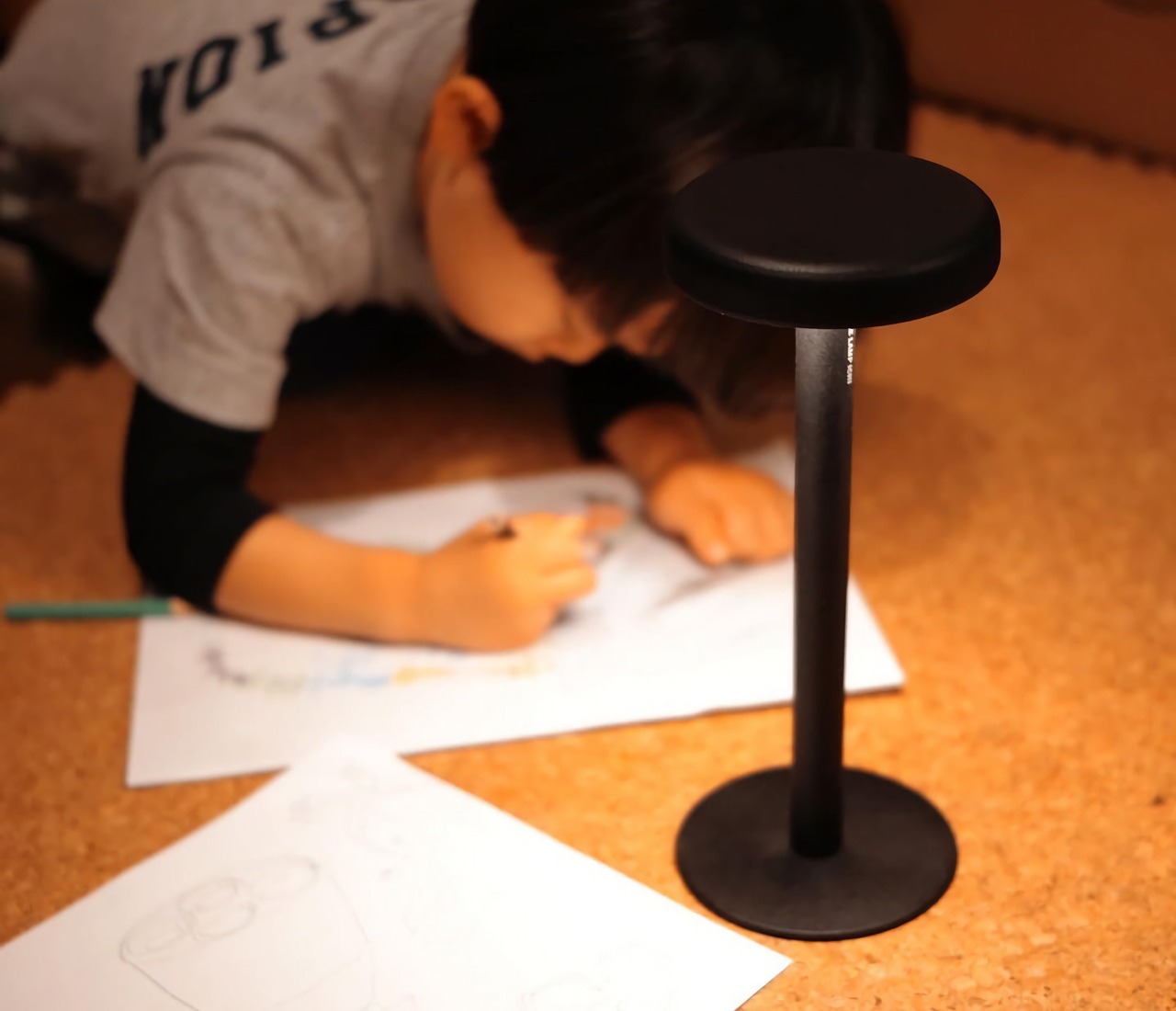 1731032138 176 La meilleure lampe minimaliste portable avec un eclairage elegant et - plare.