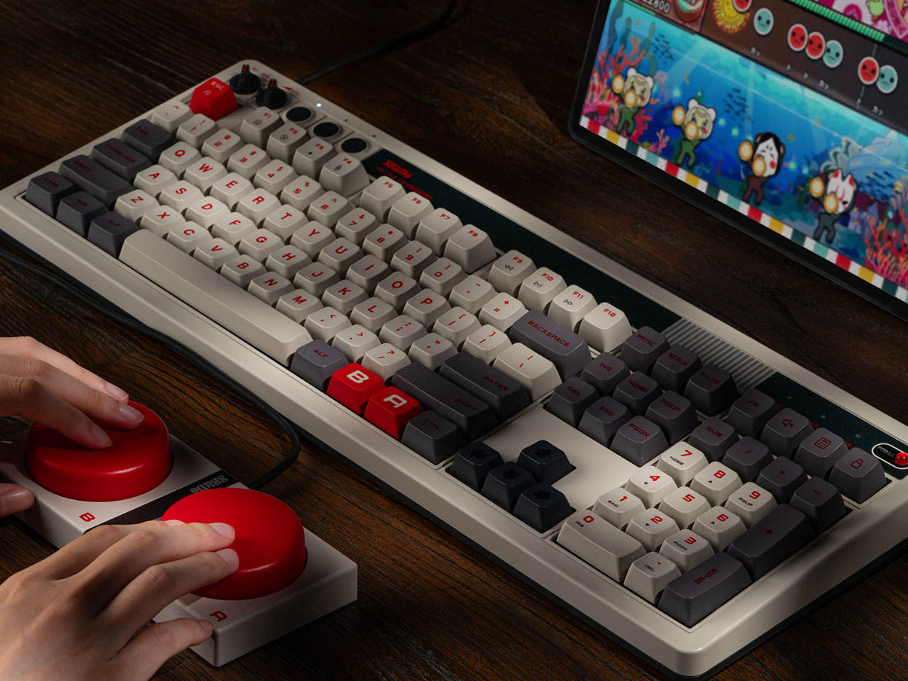1731090465 51 8BitDo presente le clavier mecanique retro avec pave numerique integre - plare.