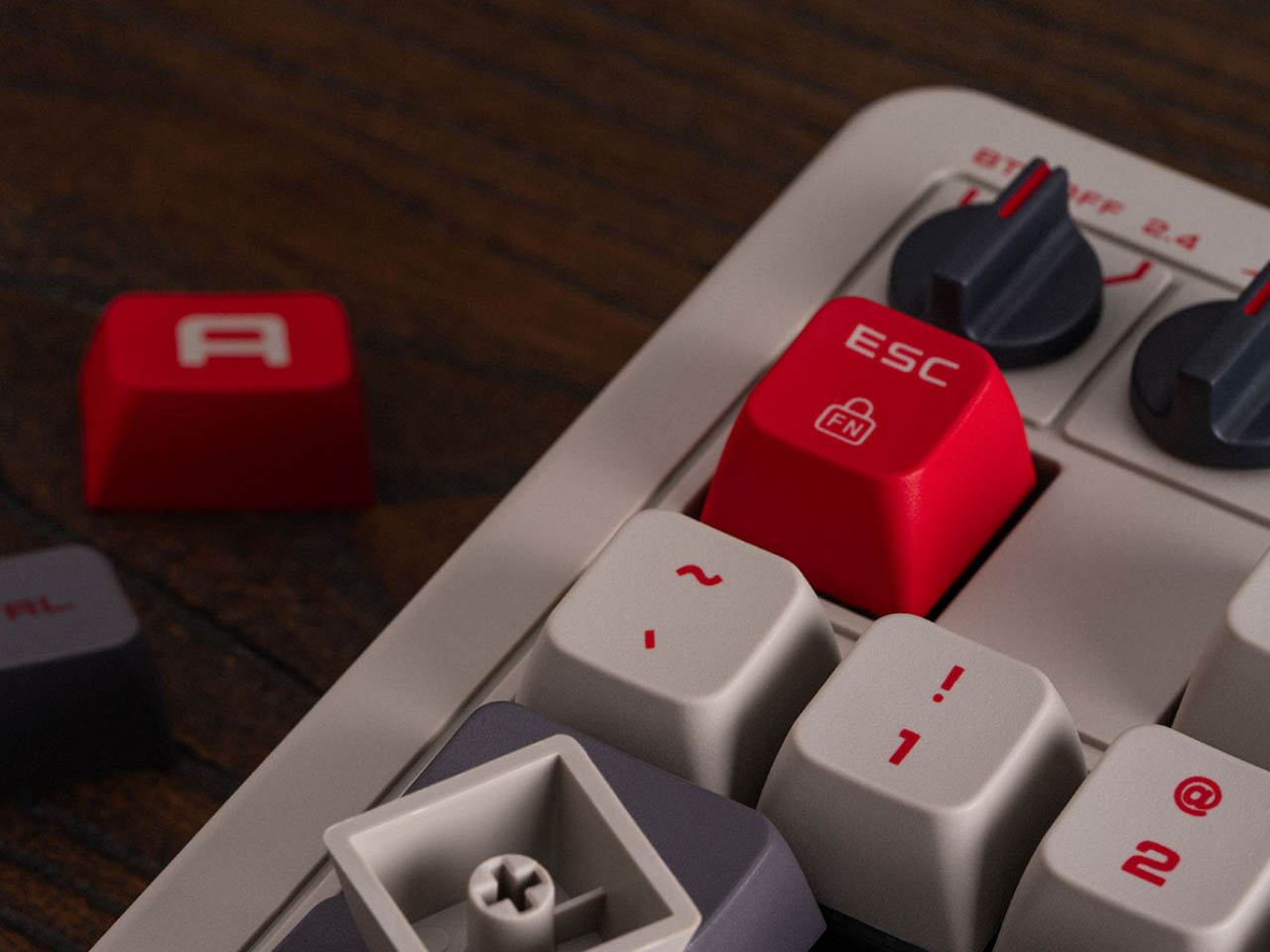 1731090473 843 8BitDo presente le clavier mecanique retro avec pave numerique integre - plare.
