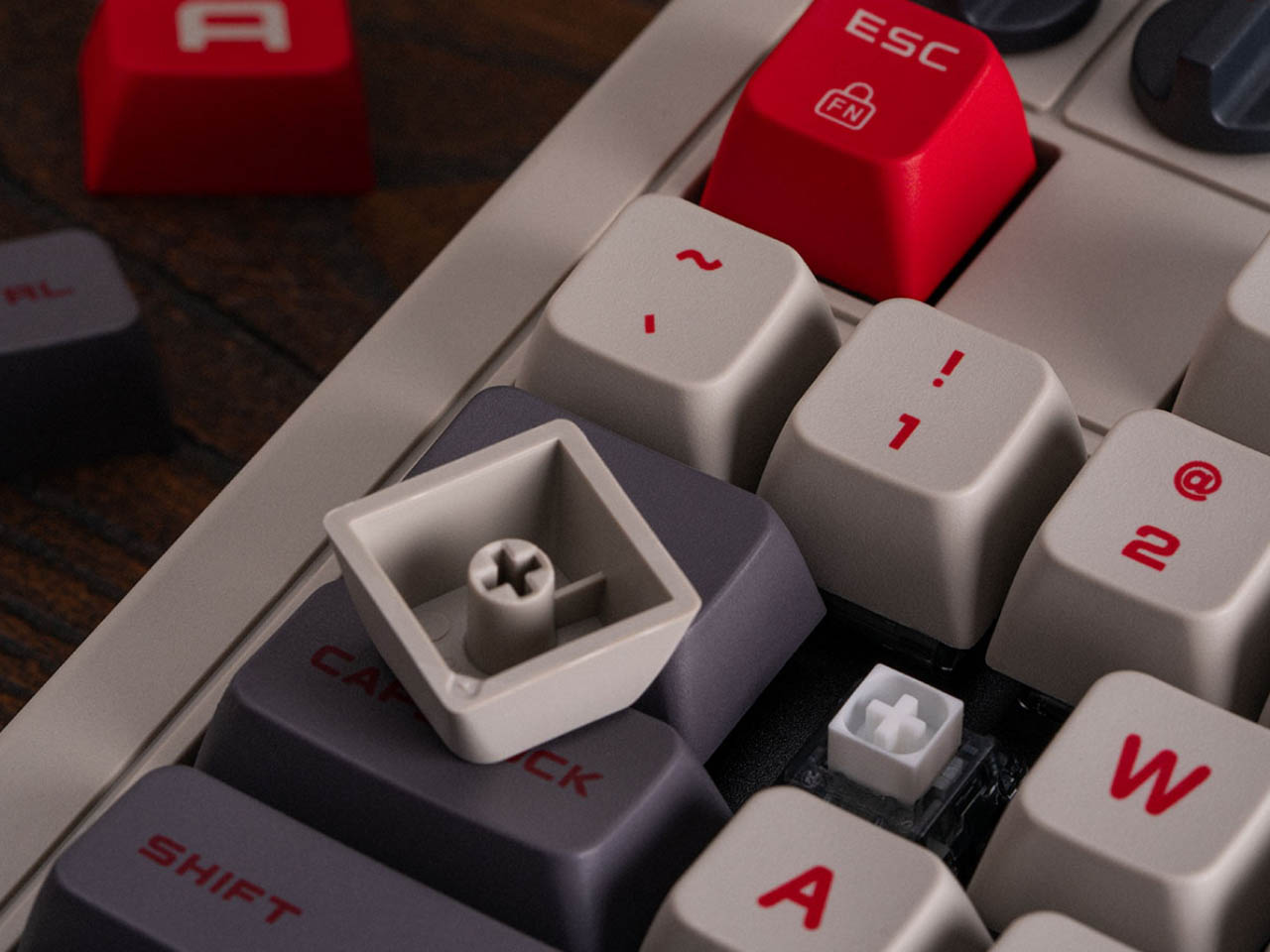 1731090474 977 8BitDo presente le clavier mecanique retro avec pave numerique integre - plare.