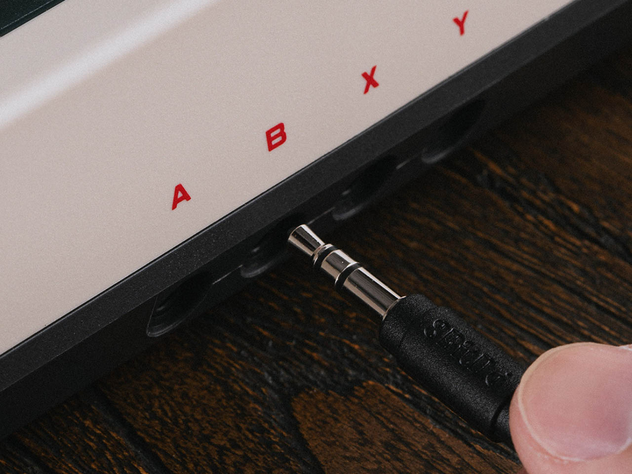 1731090475 140 8BitDo presente le clavier mecanique retro avec pave numerique integre - plare.