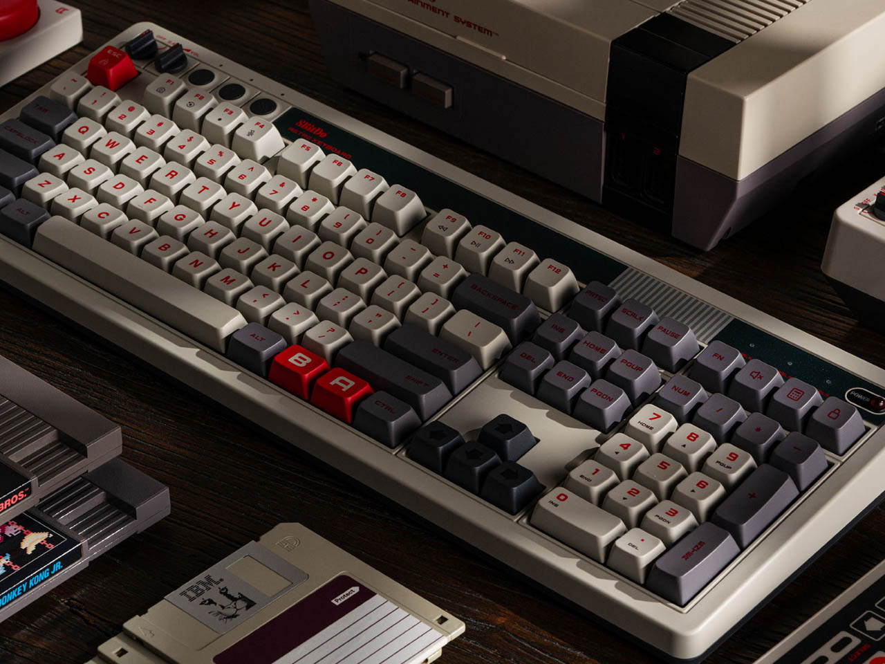 1731090476 511 8BitDo presente le clavier mecanique retro avec pave numerique integre - plare.