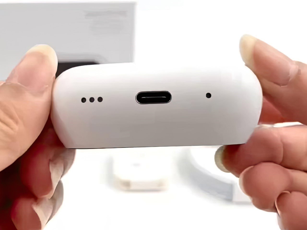 1731102952 706 Les faux AirPods Pro avec ecran tactile integre ressemblent a - plare.