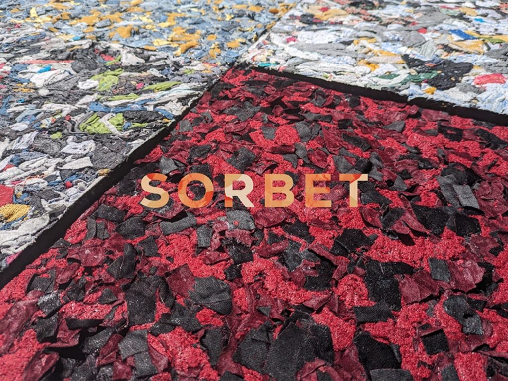 Les panneaux acoustiques utilisent des déchets textiles pour une production durable