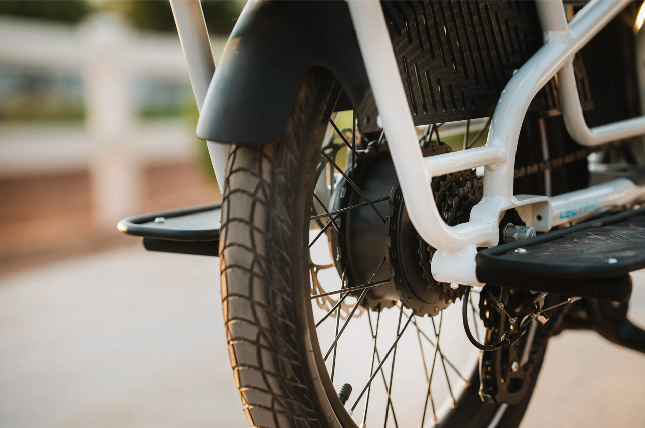 1731707517 439 Le velo cargo electrique le plus vendu en Amerique est - plare.