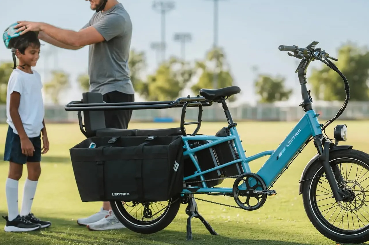 1731707521 47 Le velo cargo electrique le plus vendu en Amerique est - plare.