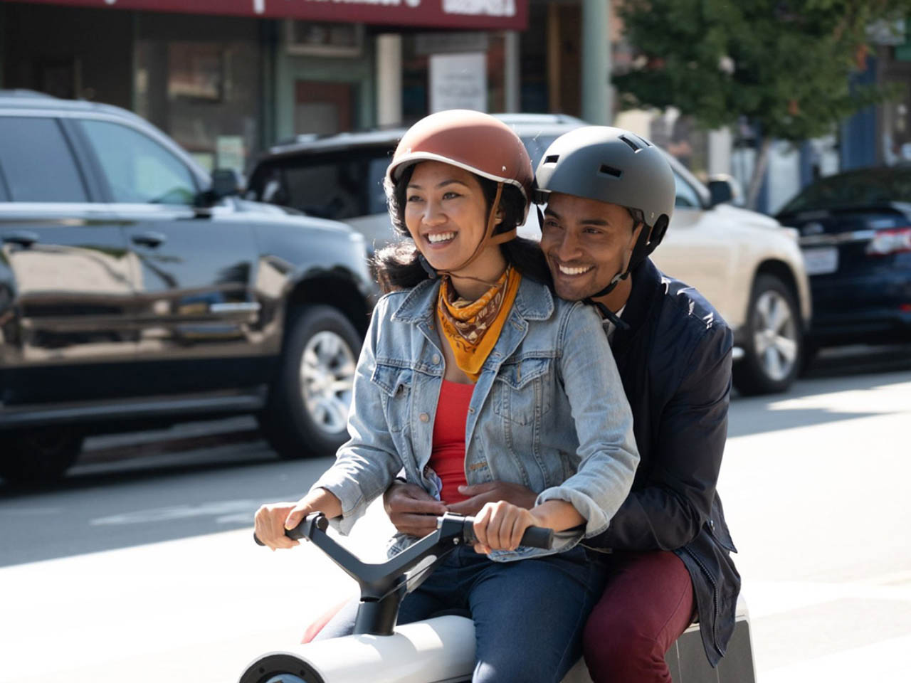 1731880353 133 Ce scooter electrique a energie solaire est le petit frere - plare.
