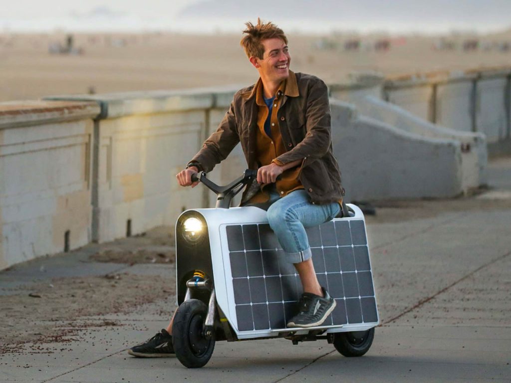 Ce scooter électrique à énergie solaire est le petit frère du cyclomoteur Motocompo.