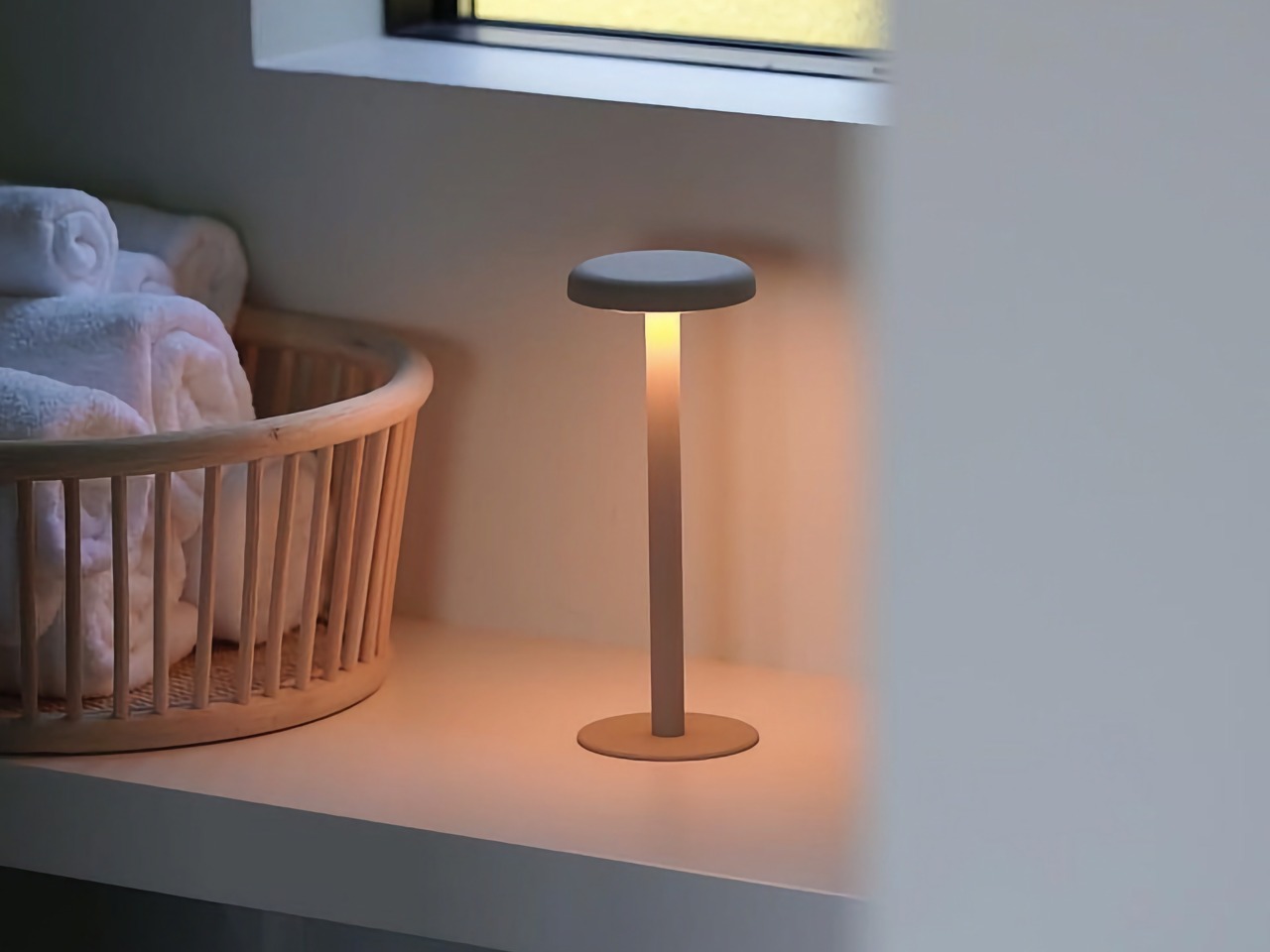 La meilleure lampe minimaliste portable avec un eclairage elegant et - plare.