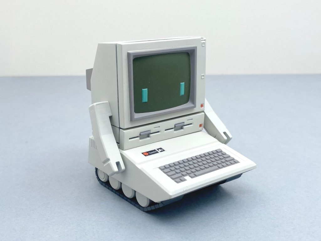Ce robot-jouet de bureau est un délicieux hommage à l’emblématique ordinateur Apple IIe.