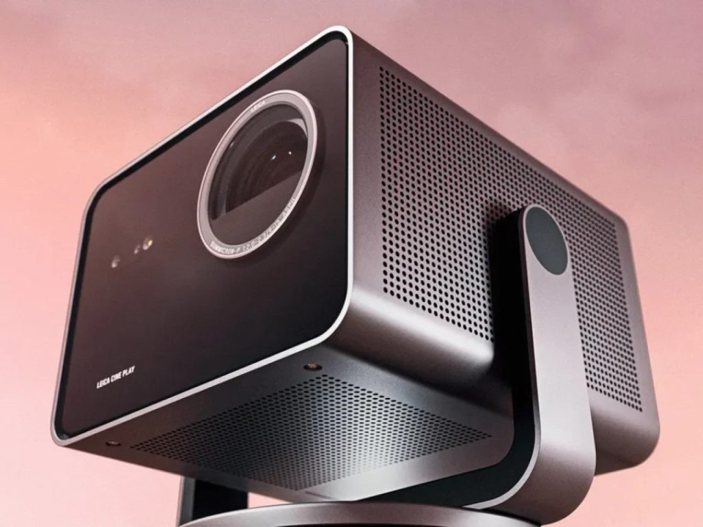 Le nouveau projecteur 4K « Cine Play 1 » de Leica permet d’afficher un écran géant de 300 pouces à la maison.