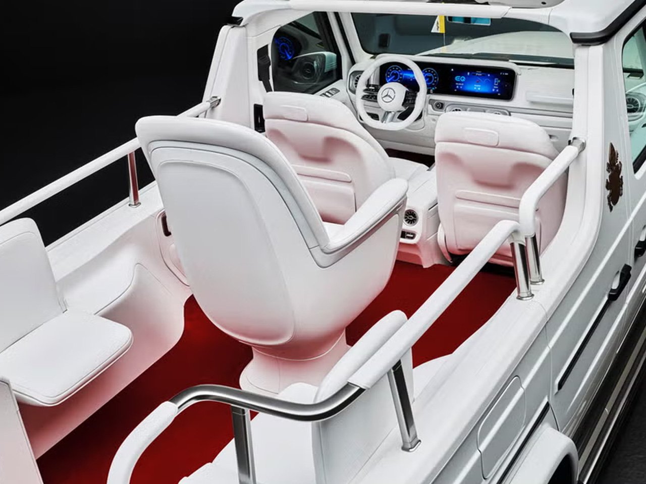 1734112058 840 Mercedes concoit une papamobile entierement electrique sur la base du - plare.