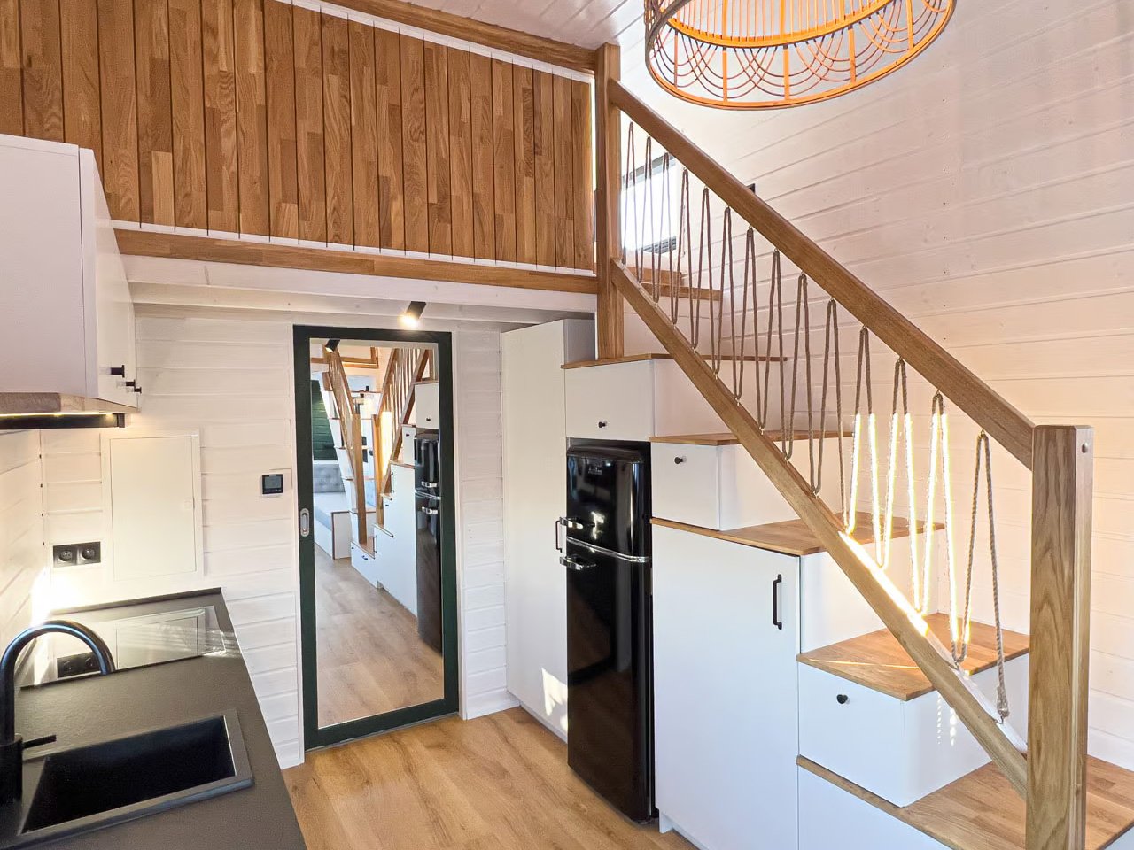 1734113574 221 Cette petite maison construite sur mesure offre un espace supplementaire - plare.