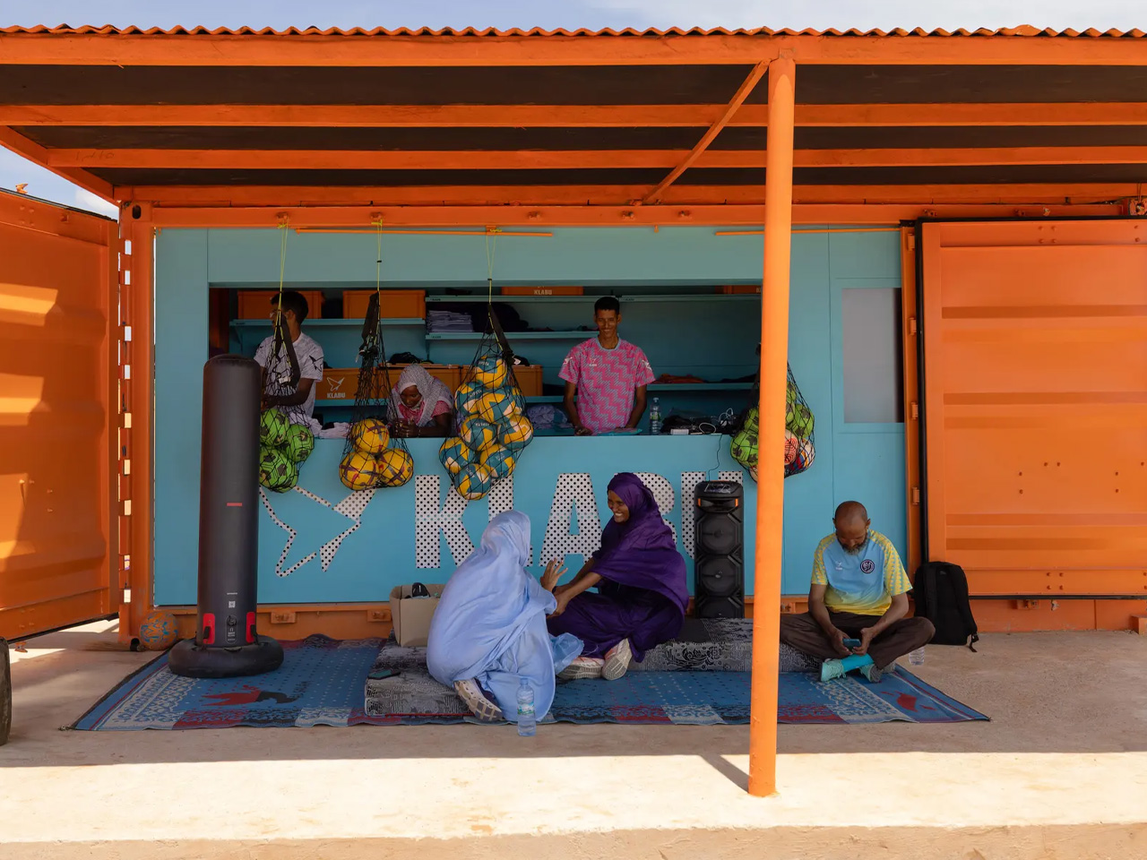 1734114912 849 MVRDV concoit un club sportif pour les refugies base sur - plare.