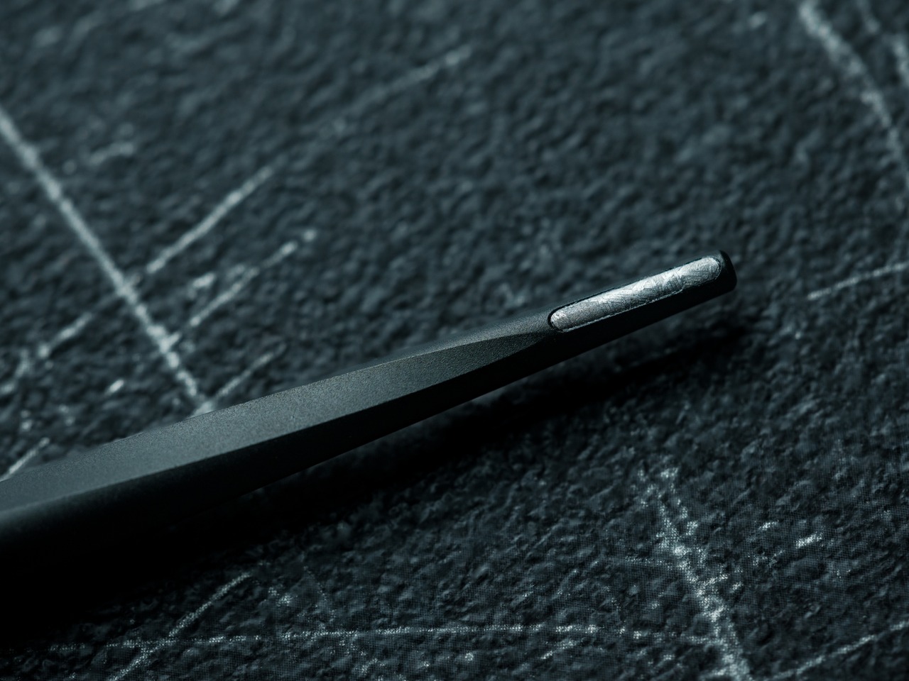 1734433958 515 Le stylo defiant la gravite ideal pour les createurs de - plare.