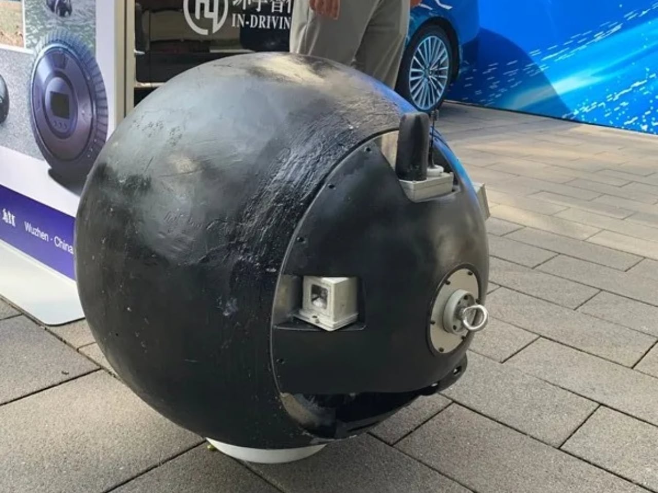 1734460143 295 Machine roulante de lutte contre le crime le robot - plare.