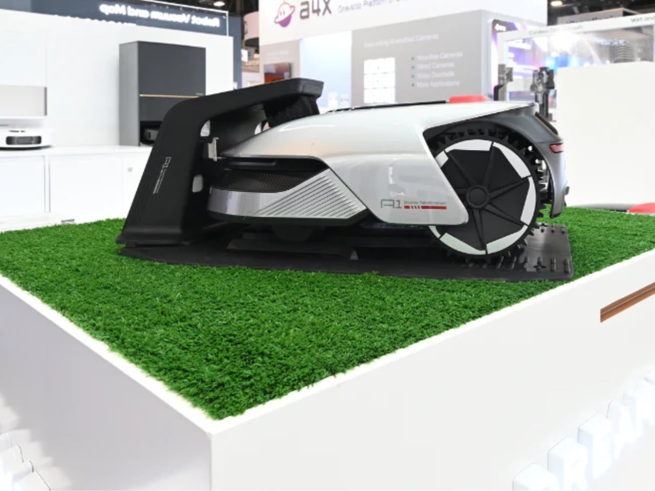 1734546340 437 Dreame elargit son ecosysteme de nettoyage intelligent au CES 2025 - plare.