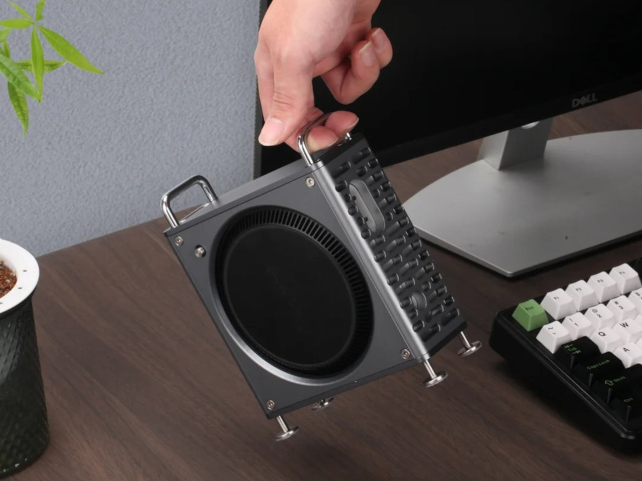 1734625403 683 Le boitier de refroidissement du Mac mini M4 le transforme - plare.