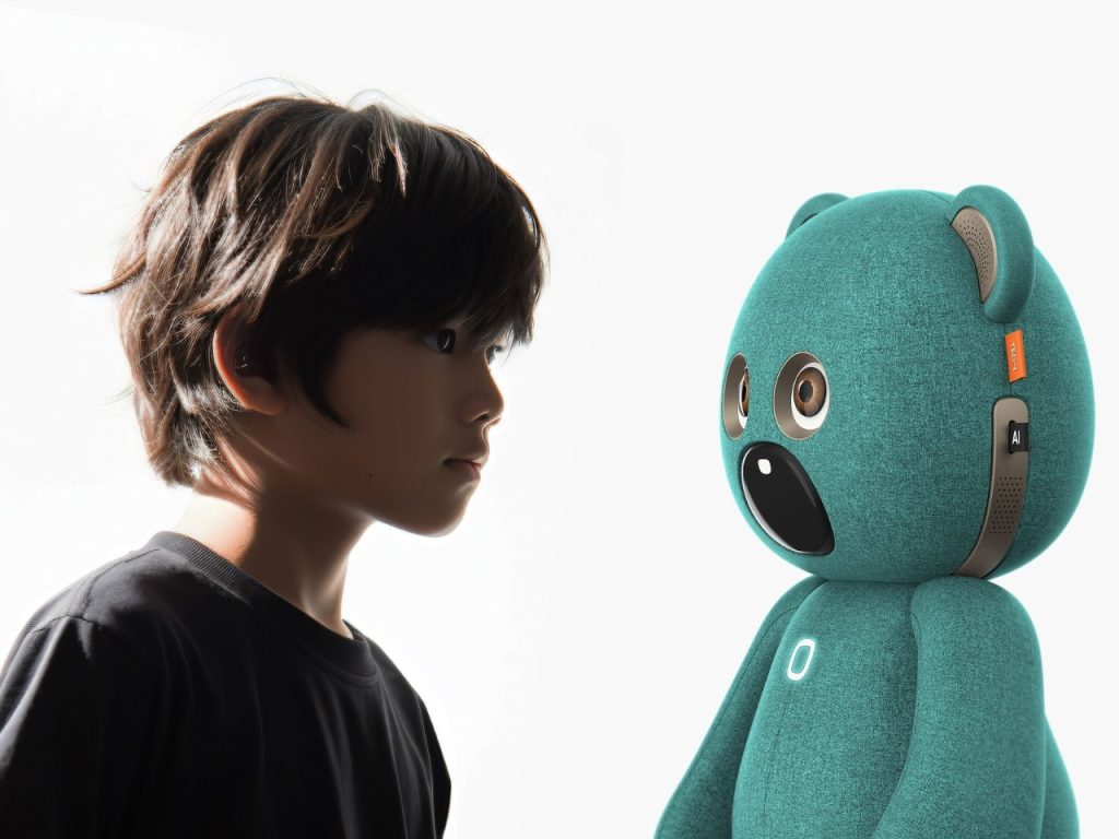 Le concept d’ours en peluche doté d’une intelligence artificielle est un baby-sitter interactif pour les enfants.
