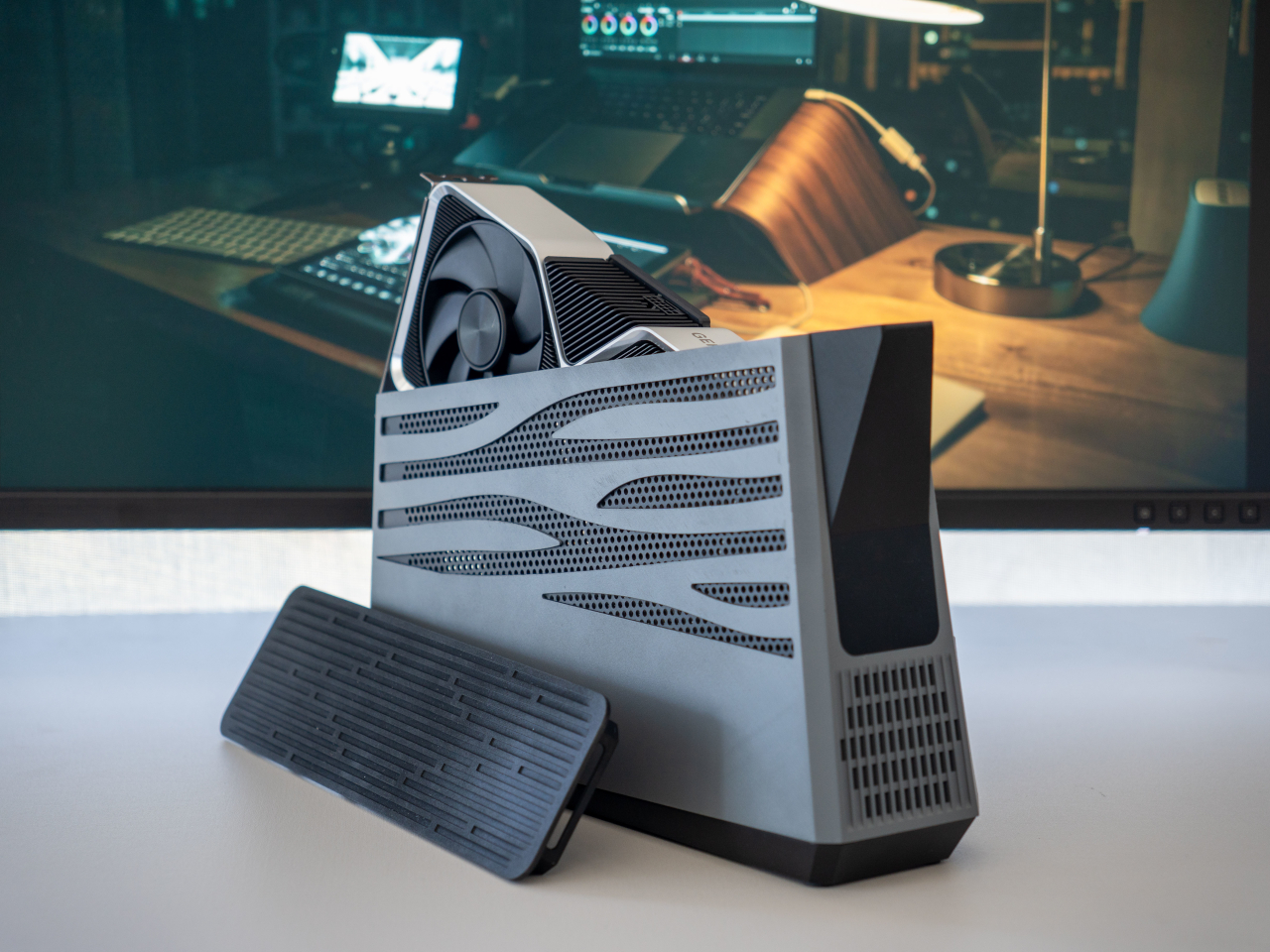 1735094879 585 Liberez votre creativite avec le boitier et le hub GPU - plare.