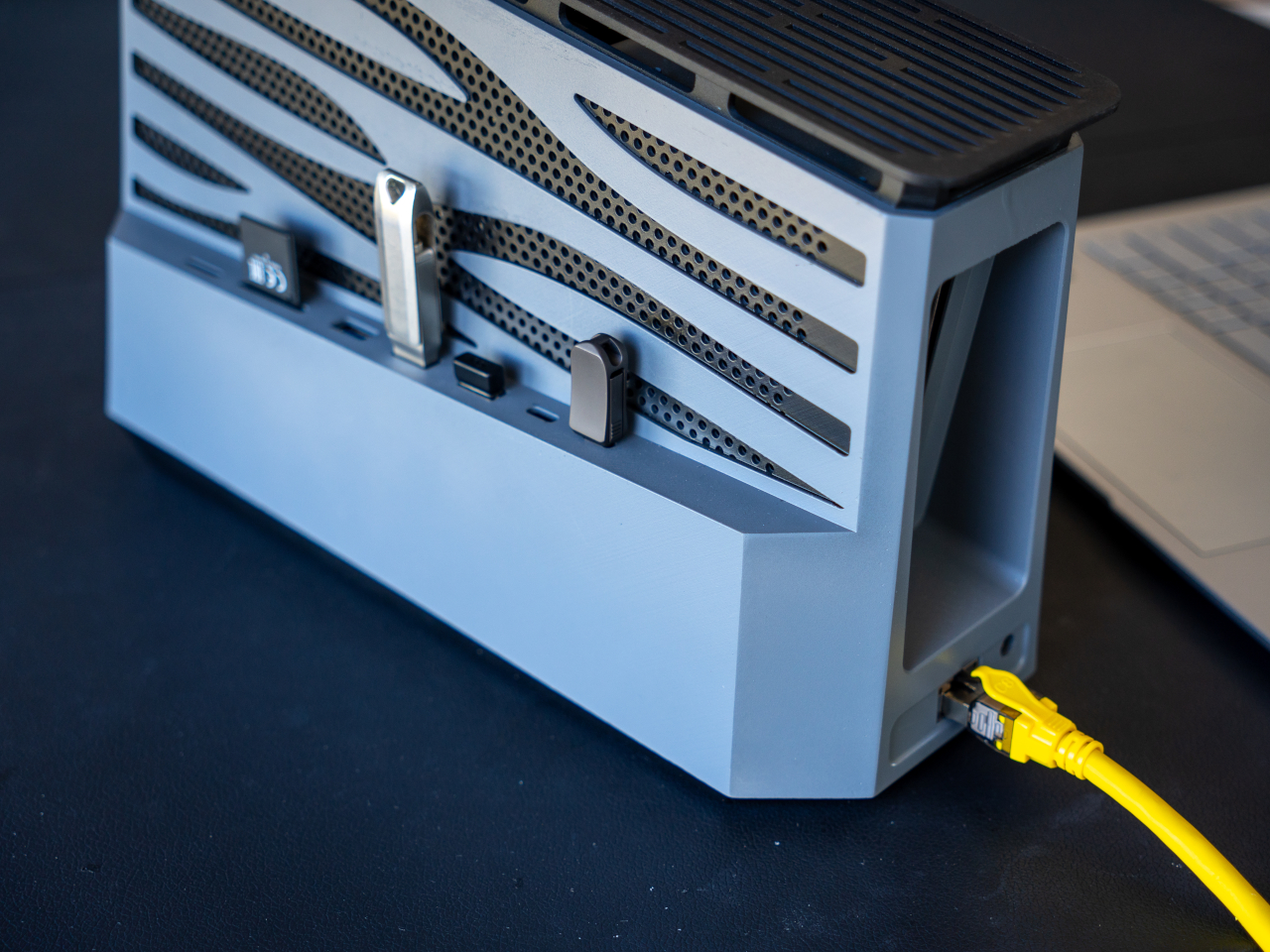 1735094883 201 Liberez votre creativite avec le boitier et le hub GPU - plare.