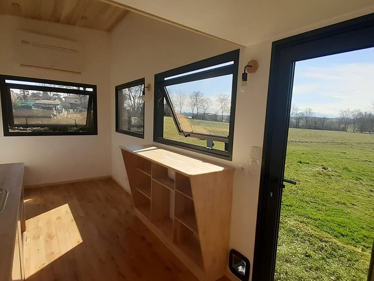 1735130953 983 Cette petite maison est un refuge de reve pour un - plare.