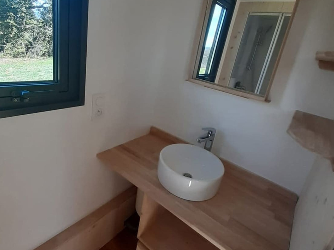1735130955 470 Cette petite maison est un refuge de reve pour un - plare.