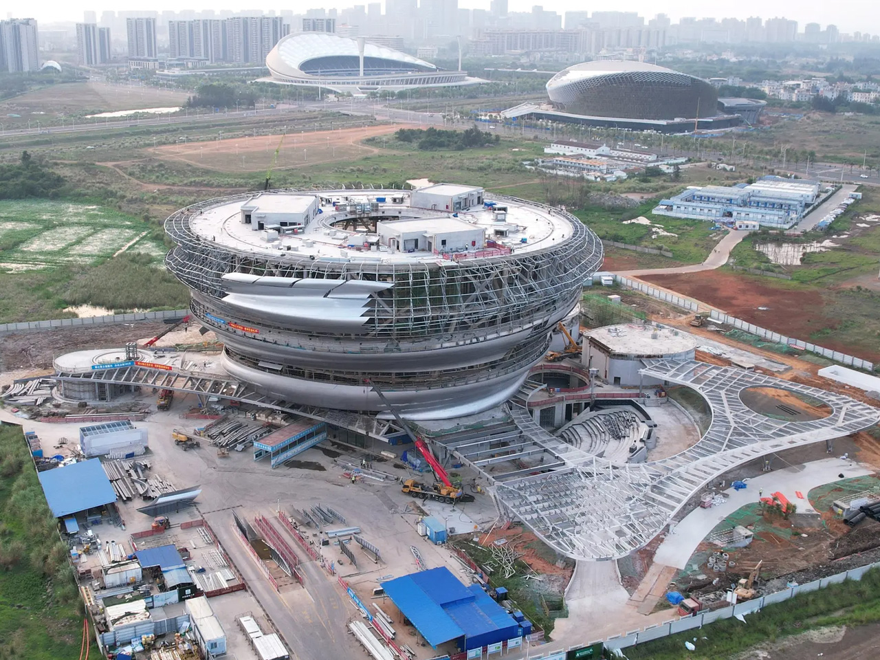 Cet impressionnant musee des sciences en Chine ressemble a un - plare.