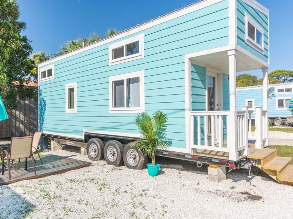 Cette petite maison bleue vous fera regretter l’été cet hiver.