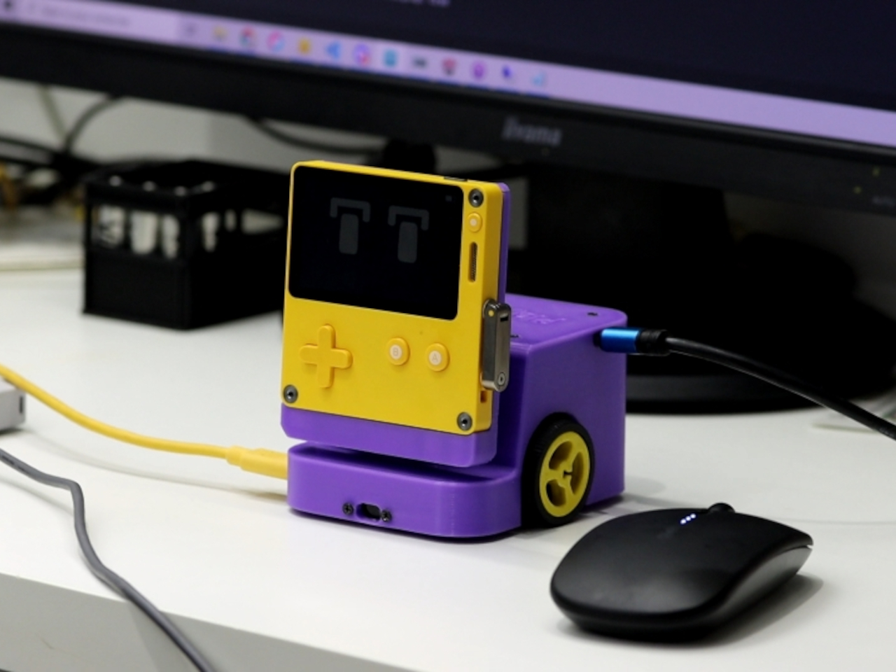La station daccueil pour console portable Playdate la transforme en - plare.