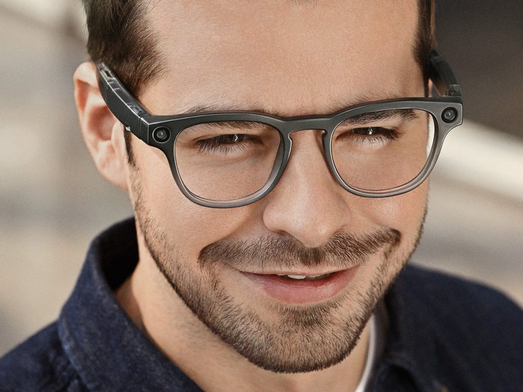 Oubliez les Meta Ray-Ban, ces lunettes intelligentes dotées d’une intelligence artificielle vous permettent de capturer le monde sans voler vos données.