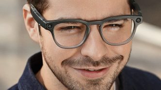 Looktech AI Glasses hero - plare.