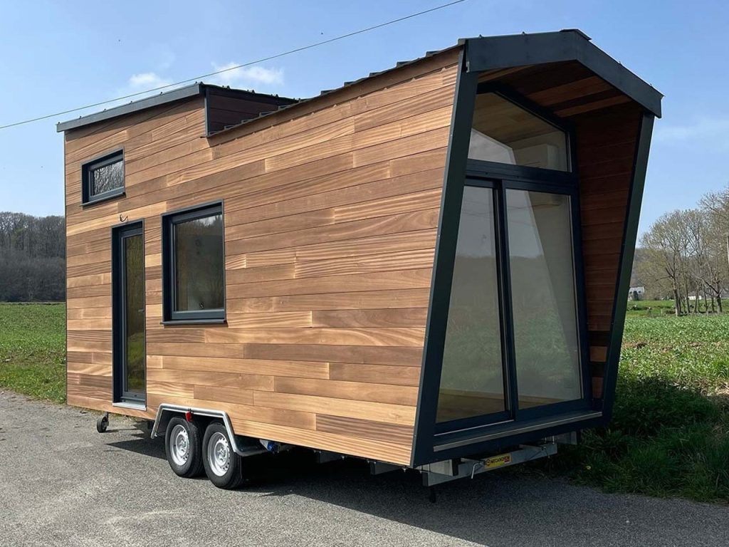 Cottage confortable construit sur mesure et doté d’un pignon entièrement vitré pour une amélioration luxueuse.