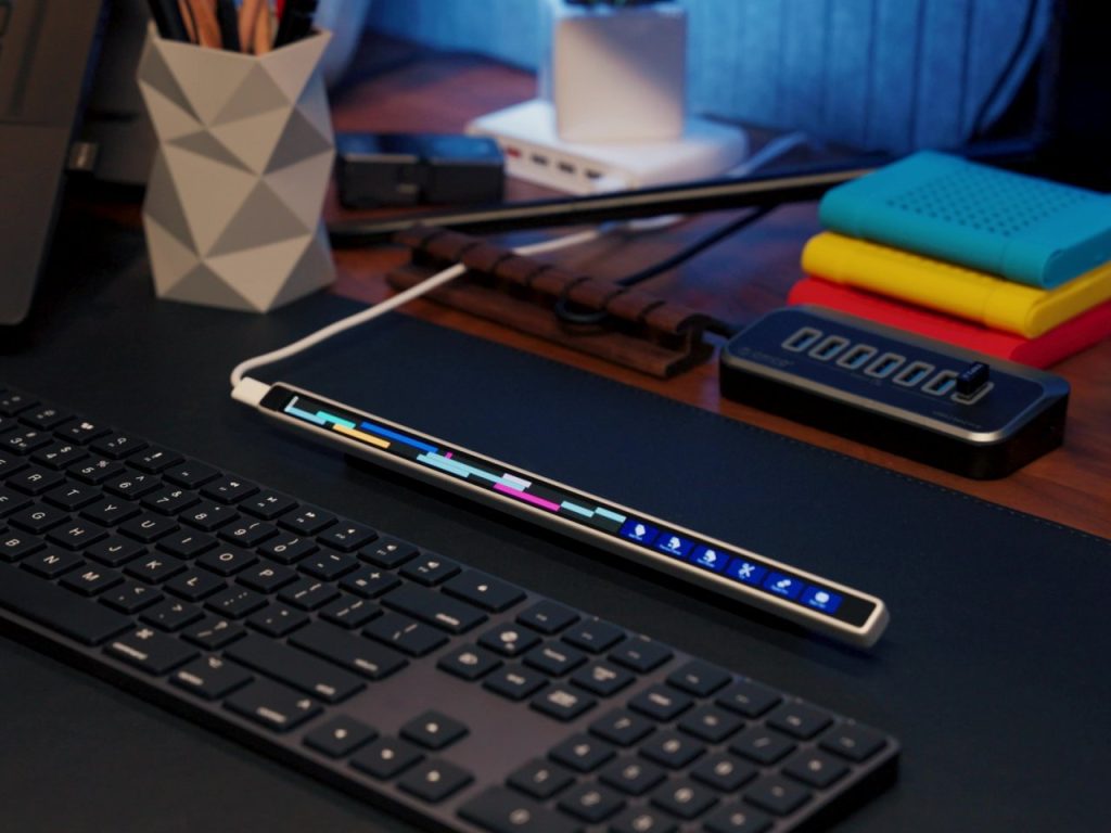 Transformez votre flux de travail avec Flexbar : une barre tactile MacBook pour tous.