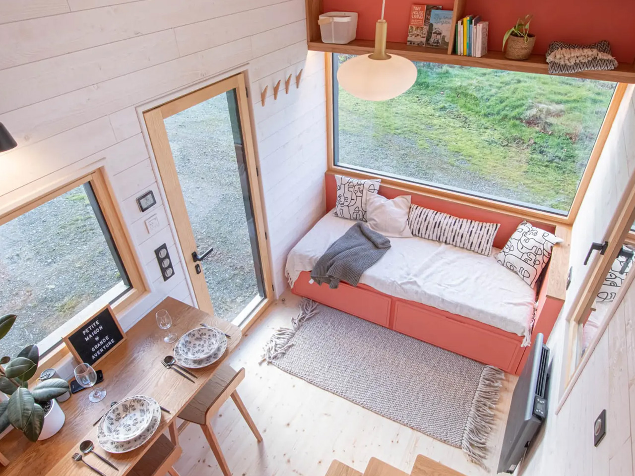 1737156921 547 Decouvrez comment cette Tiny House moderne offre un mode de - plare.