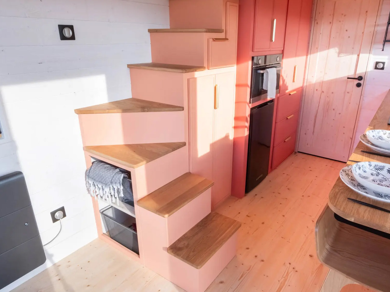 1737156924 227 Decouvrez comment cette Tiny House moderne offre un mode de - plare.