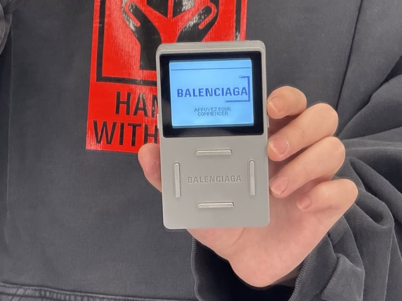 1737404254 628 Pourquoi la Console de Jeu Edition Limitee de Balenciaga Prouve - plare.