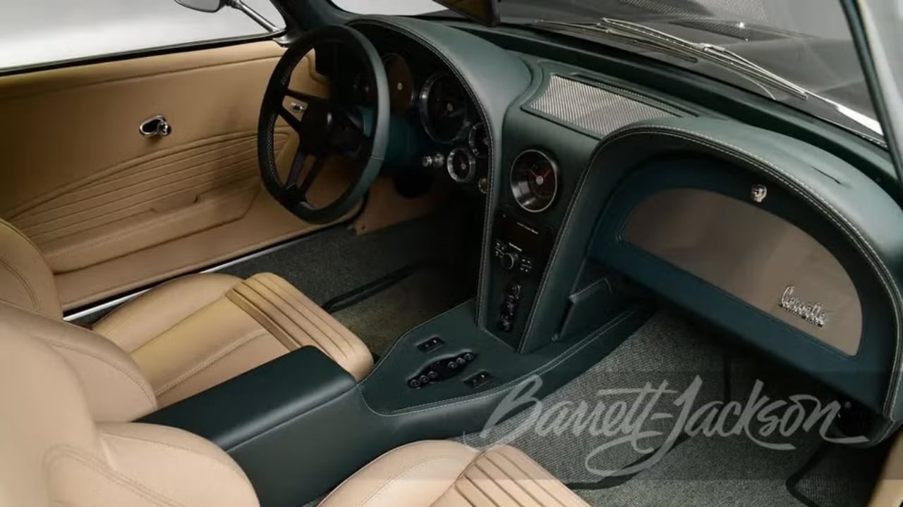 1737415918 51 Decouvrez la Corvette Stingray Restomod de 1963 La Renaissance - plare.