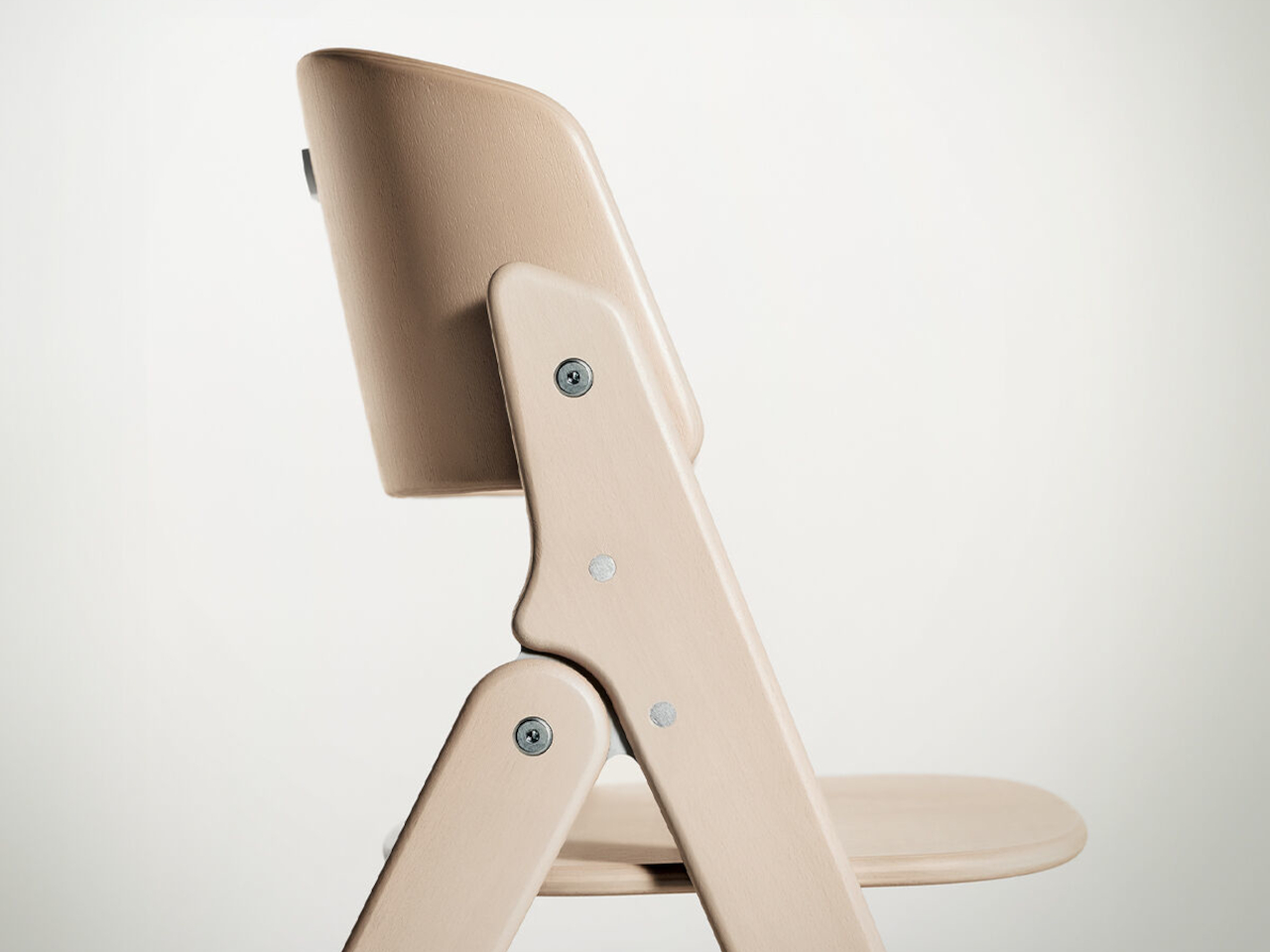 1737469276 508 Decouvrez la Chaise Haute en Bois Pliable LAlliee Parfaite - plare.