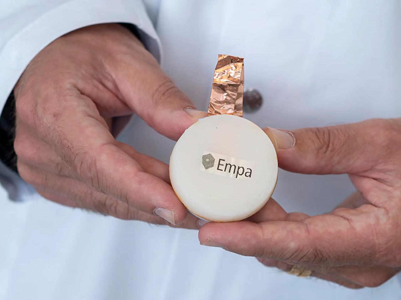 1737502429 985 Decouvrez la Batterie Biodegradable en Fungi qui Revolutionne les Capteurs - plare.