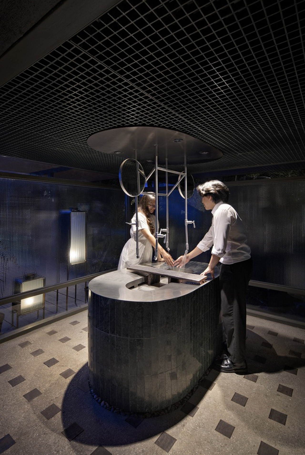 1737506177 439 Decouvrez cette Etonnante Structure Tensionnee qui Transforme un Bar Restaurant Enchanteur - plare.