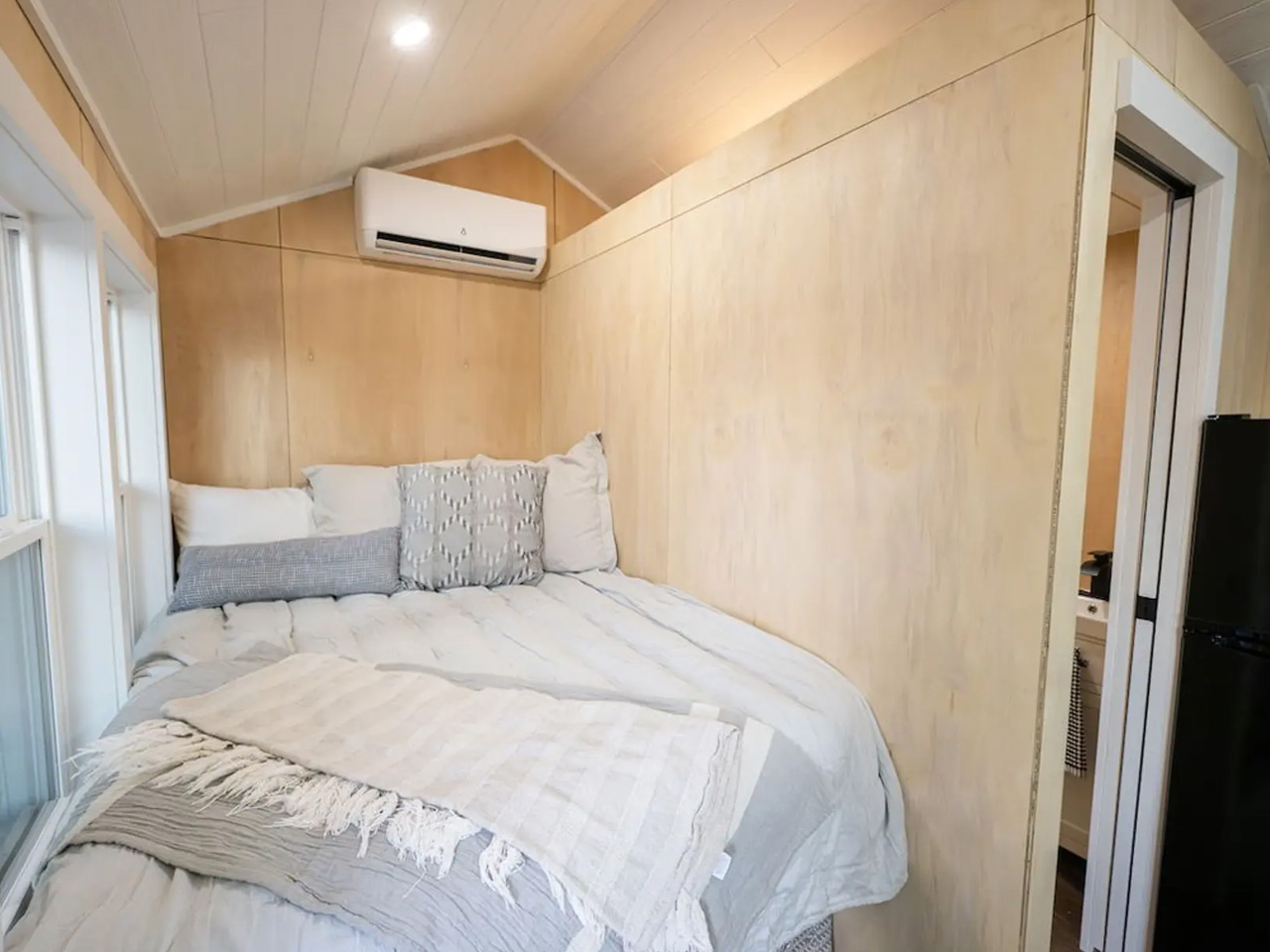 1737592508 753 Decouvrez le Duplex Tiny Home Revolutionnaire Deux Maisons sur - plare.