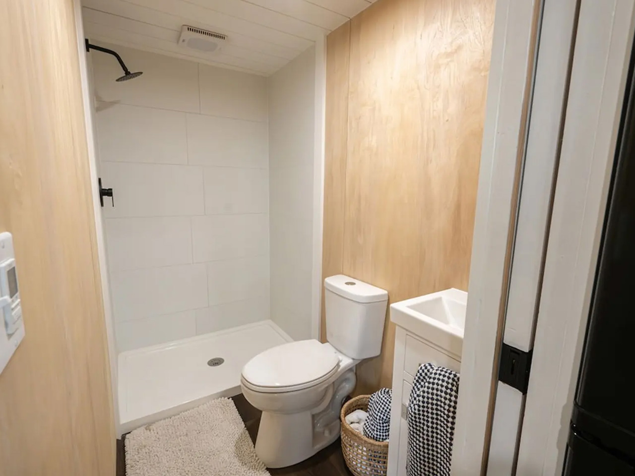 1737592509 477 Decouvrez le Duplex Tiny Home Revolutionnaire Deux Maisons sur - plare.