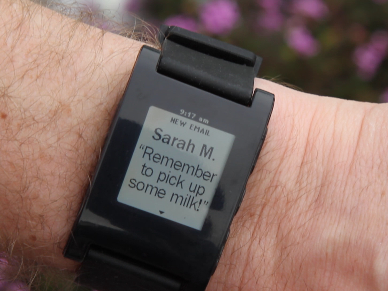 1738057661 19 Revolution horlogere La montre connectee Pebble fait son grand - plare.